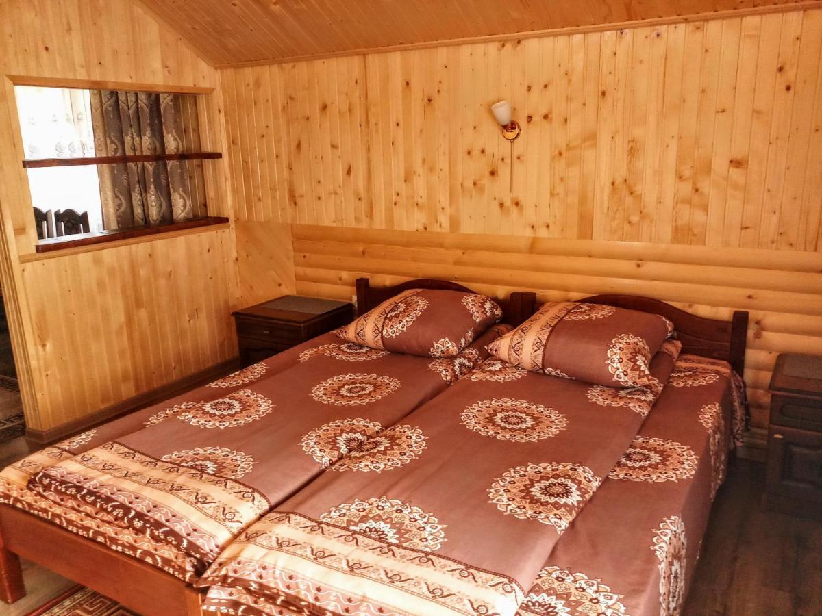 Садиба "У Валентини" Yablunytsya Exterior foto