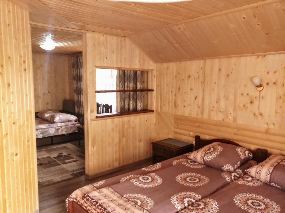 Садиба "У Валентини" Yablunytsya Exterior foto