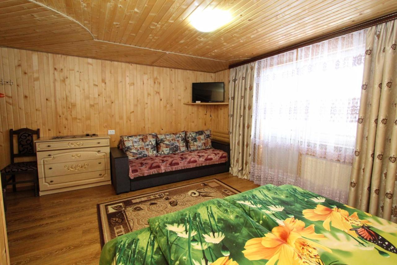 Садиба "У Валентини" Yablunytsya Exterior foto