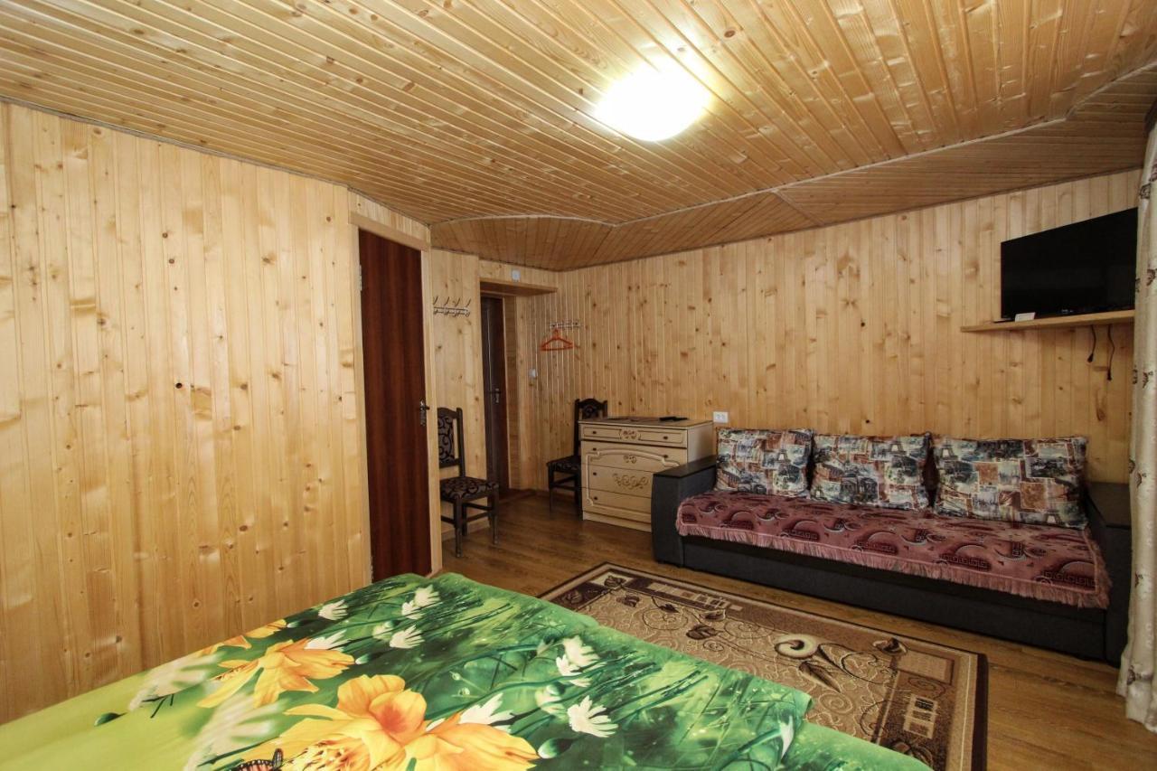 Садиба "У Валентини" Yablunytsya Exterior foto
